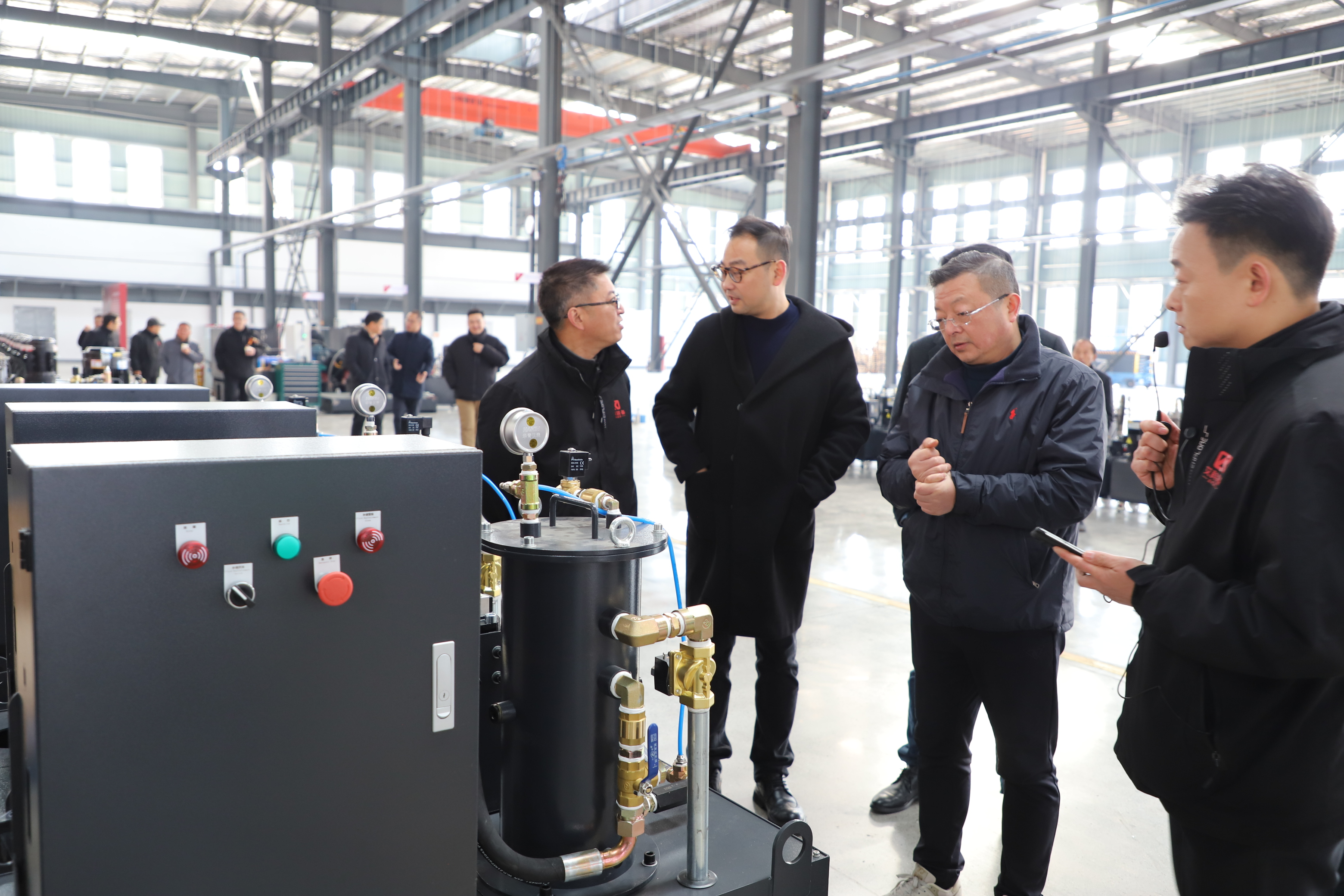 參觀介紹艾科高壓中心出水系統(tǒng).JPG